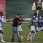 Brandon iguez festeja su gol junto al director tcnico Dayler Gutirrez, en el triunfo de Stormers sobre Flamengo ayer, en el estadio Patria.