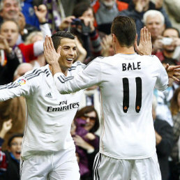 El delantero portugus Cristiano Ronaldo (i) festeja junto a su compaero Gareth Bale, uno de sus goles.