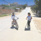 NECESIDAD. Ante la carencia de parques infantiles, los niños de los barrios del Distrito 3 juegan en las calles y avenidas, corriendo el riesgo de sufrir accidentes de tránsito.