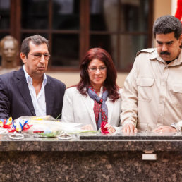 TENSIÓN. El Gobierno de Maduro asegura que el saqueo se limitó a una tienda.