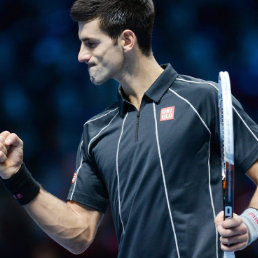 El serbio Novak Djokovic (arriba) se enfrentará hoy, en la final, al español Rafael Nadal.