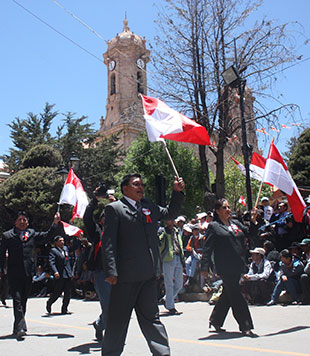 Potosinos celebran solos; Evo se disculpa