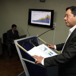 PRESUPUESTO. El ministro de Economa, Luis Arce Catacora, present ayer el Presupuesto General del Estado para la gestin 2014.