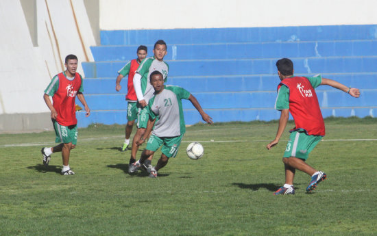 Universitario retom sus entrenamientos ayer, en doble turno.