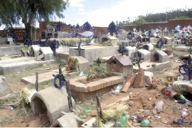 COLAPSO. Desde hace casi un ao, los comunarios no permiten entierros en el cementerio de Sancho.