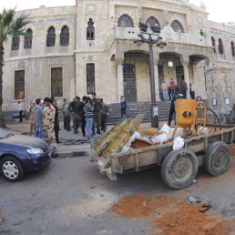 VIOLENCIA. Fotografa que muestra el lugar donde se produjo un reciente atentado en la plaza Al Hiyaz de Damasco.