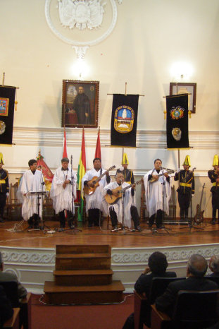 CUECA. La interpretacin de la cueca Colegio Azul por el grupo Horizontes.