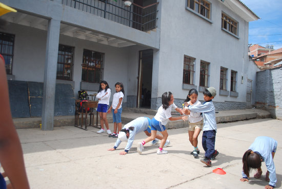 IMPLEMENTACIN. La nueva currcula escolar empez a aplicarse a partir de este ao con el primer curso de primaria y secundaria.