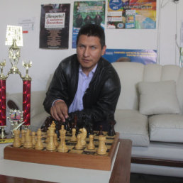 Antonio Loayza retorn a Sucre con su nuevo trofeo de campen, alcanzado en Colombia.