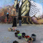 HOMENAJE. Artistas terminan un mural que ilustra a Yaser Arafat en de Neplusa, Cisjordania.