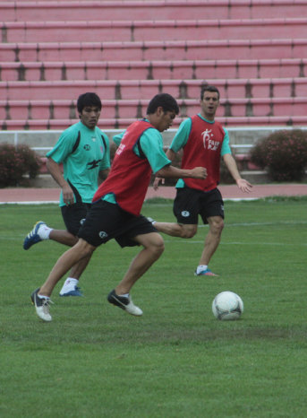 El cuadro estudiantil hizo su prctica de ftbol ayer, en la cancha del estadio Patria.