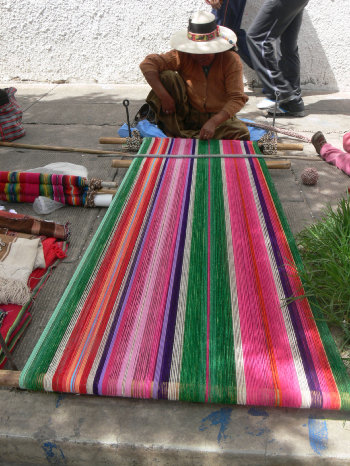 CULTURA. Una de las tejedoras durante el encuentro del ao pasado en Sucre.