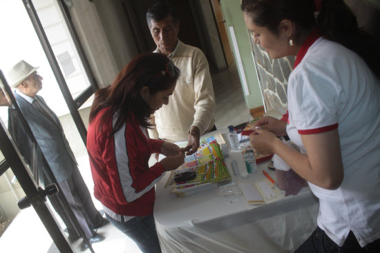 ACTIVIDAD. En la Feria del Bocadito la gente tuvo la ocasin de informarse ms sobre la diabetes.