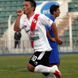 La celebracin de Roberto Carboni, luego de anotar el primer gol de Nacional Potos.