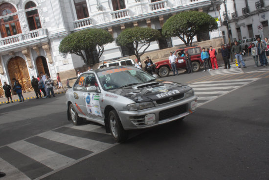 Uno de los blidos que parti desde la Plaza 25 de Mayo de Sucre, en la pasada jornada.