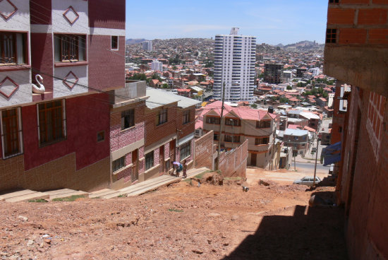 CALLE. La Manuel Beltrn debe esperar hasta 2015 para ser pavimentada, aunque algunos vecinos tambin piden que sea una escalinata.