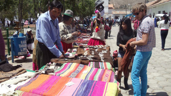 ARTE. Encuentro de textiles tuvo gran aceptacin en la localidad de Tarabuco.