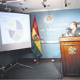 INFORME. El ministro de Gobierno, Carlos Romero, durante la presentacin del estudio de la hoja de coca.