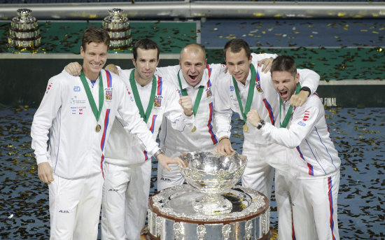 El equipo checo ganador de la Copa Davis, ante Serbia en Belgrado.