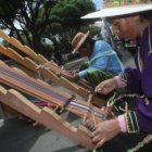 TEXTILES. Tejedoras quechuas que llegaron del municipio de Tapacar en Cochabamba.