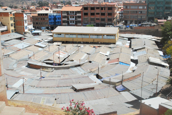 MERCADO. Los comerciantes exigen a la Alcalda que les transfiera el terreno.