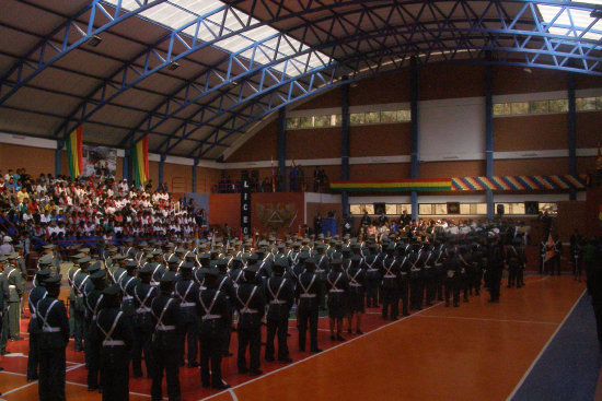 COLISEO. Evo Morales entreg moderna infraestructura deportiva para los cadetes.