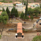 TRAGEDIA. El vehculo particular que intentaban salvar los uniformados qued atascado en un muro del acceso al recinto militar.