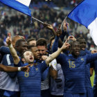 La celebracin incontenible de los franceses luego de golear a los ucranianos, ante un estadio repleto de aficionados que no pararon de festejar.