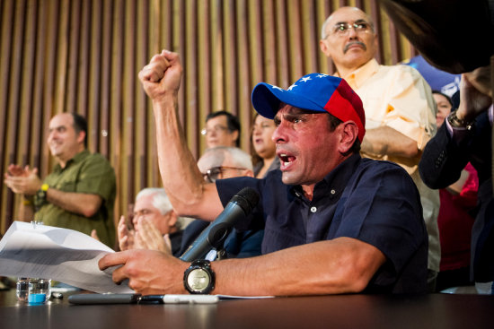 RECHAZO. Henrique Capriles cuestion la concesin de poderes especiales a Maduro.