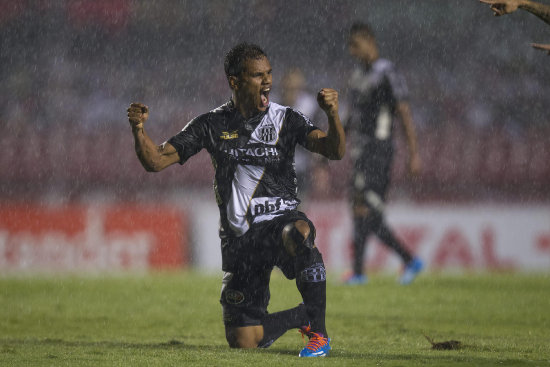 Una escena del partido de ayer, en la que Ponte Preta gan de visitante.