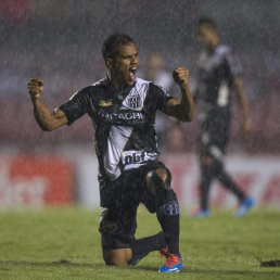 Una escena del partido de ayer, en la que Ponte Preta gan de visitante.