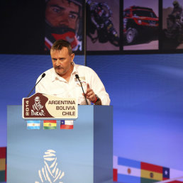 El director del Dakar, Etienne Lavigne, interviene durante la presentacin del Dakar de 2014, en Pars (Francia), ayer, mircoles.