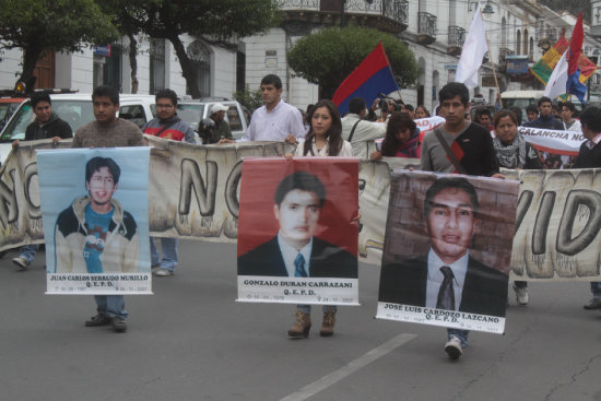 DEMANDA. Los familiares de la vctimas de La Calancha exigen justicia, tras seis aos de impunidad.