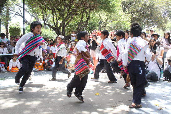 NAVIDAD. El festival de chuntunqui y sicuris comenzar en los barrios.