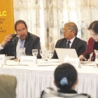 FORO. En la clausura los directores del peridico Los Tiemposy del Semanario Uno. miembros de la ANP.