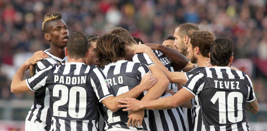 Los jugadores del Juventus celebran el triunfo obtenido ayer.