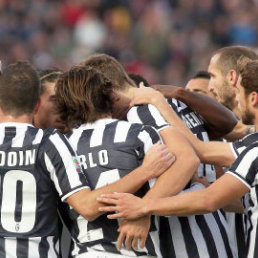 Los jugadores del Juventus celebran el triunfo obtenido ayer.