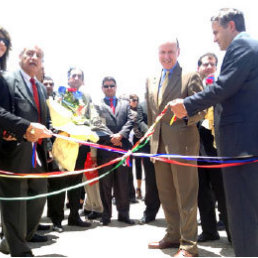 APERTURA. Ejecutivos de la aerolnea y autoridades del vecino pas en el acto inaugural.