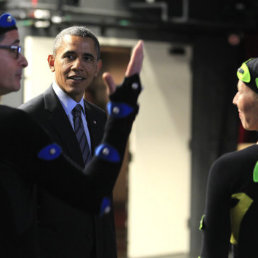 VISITA. Barack Obama durante su visita a los estudios Dream Works en California.