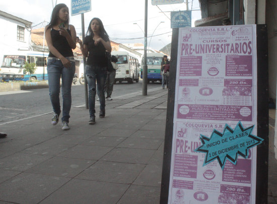 ESFUERZO. Los estudiantes se preparan para la prueba de ingreso a una de las Carreras de la Universidad.