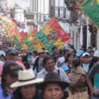 MOVILIZACIN. Los comerciantes marcharon hasta la puerta de la Alcalda para exigir a las autoridades que la feria no se traslade a otro sector.