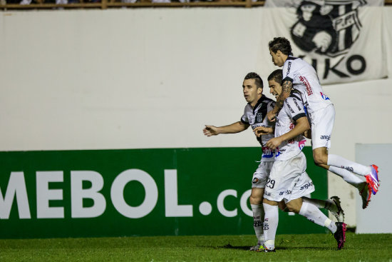 La celebracin del equipo brasileo, de la segunda divisin de su pas.