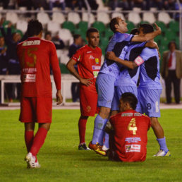 Una de las seis celebraciones de los jugadores acadmicos anoche, en La Paz.