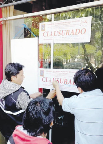 CLAUSURA. No tenan licencia municipal.