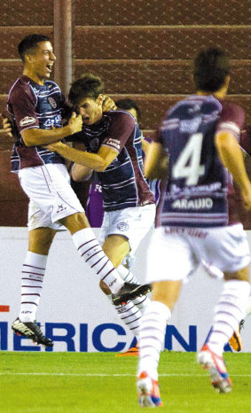 Una de las celebraciones del equipo argentino de Lans, que anoche avanz a la final