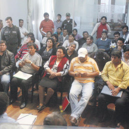 REUNIN. Autoridades municipales y federaciones de comerciantes debatieron infructuosamente durante cuatro horas y media.