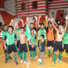 Los campeones festejan luego de culiminar el torneo.