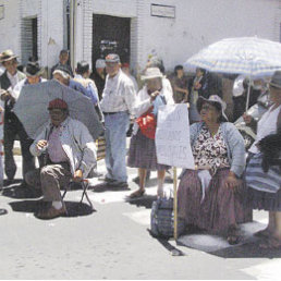 BLOQUEOS. El sector de los jubilados en Sucre sali a protestar el jueves y viernes.