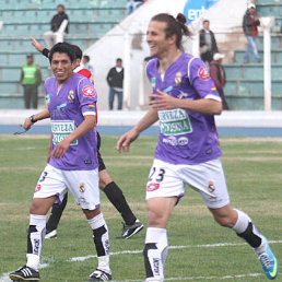 El equipo de la lila gole ayer a Blooming, en el estadio Vctor Agustn Ugarte, de Potos.