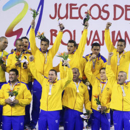 Colombia ocup el primer lugar del podio de la decimosptima versin de la justa bolivariana; en recuadro, una imagen del acto de clausura ayer, en Per.